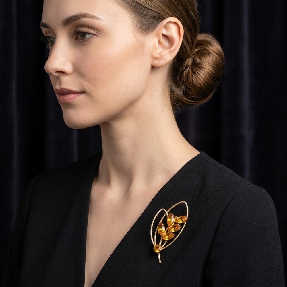 Vintage Amber Yellow Rhinestone Gold Wire Swirl Foliage Stem Brooch Pin lapel